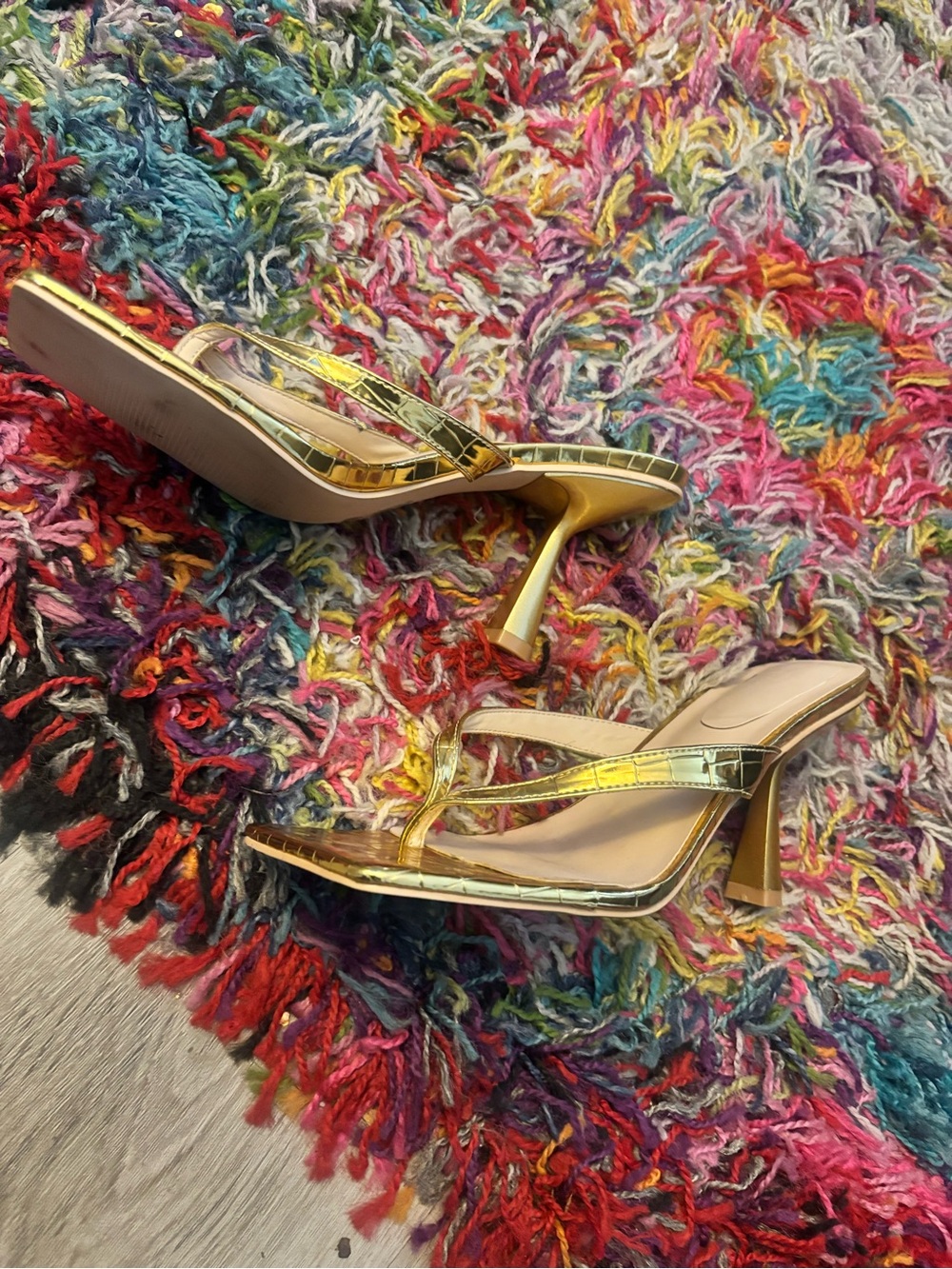 SHEIN Gold Metallic T-Strap Mid Heel Sandals 9